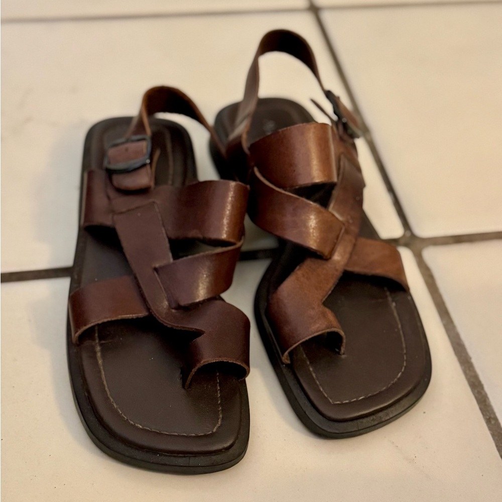 AEROSOLES Men's Dark Brown Leather Crossover Strap Sandals